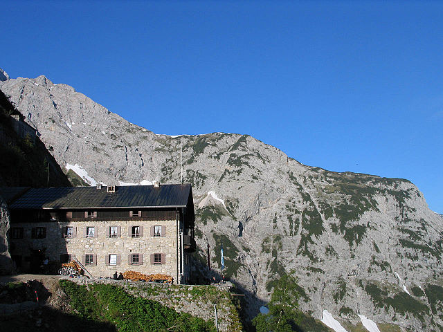 Blick auf das Karwendelhaus